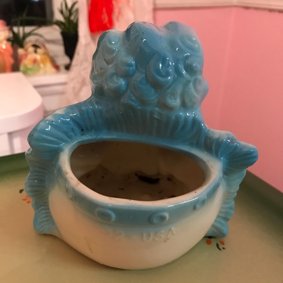 Vintage MCM Hull Blue Baby Planter Baby/cherub w/Rattle Gold Trim 92-USA - Picture 2 of 3
